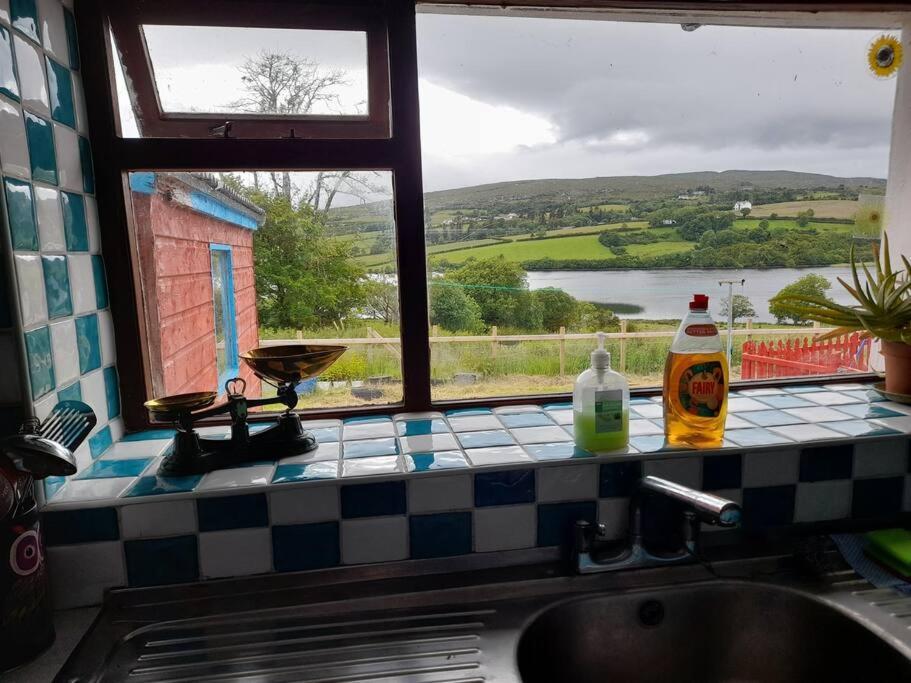 Granny'S Cottage, A Lovely Lakeside Cottage Donegal Town Exterior foto