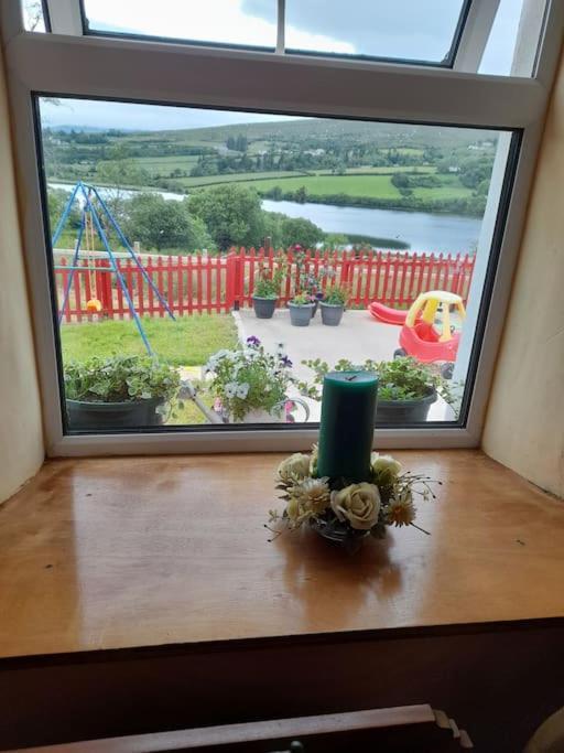 Granny'S Cottage, A Lovely Lakeside Cottage Donegal Town Exterior foto